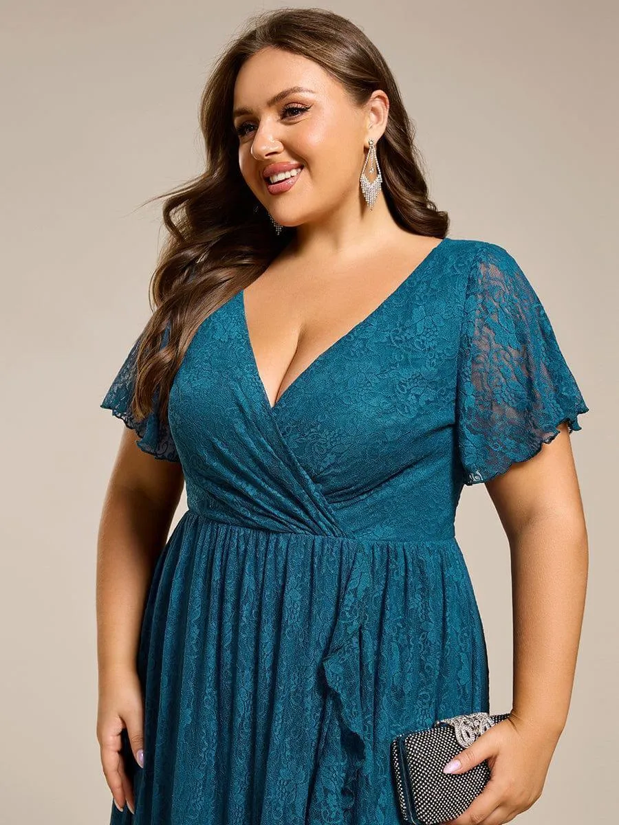 Robe d'invité en dentelle plissée à manches courtes et col V