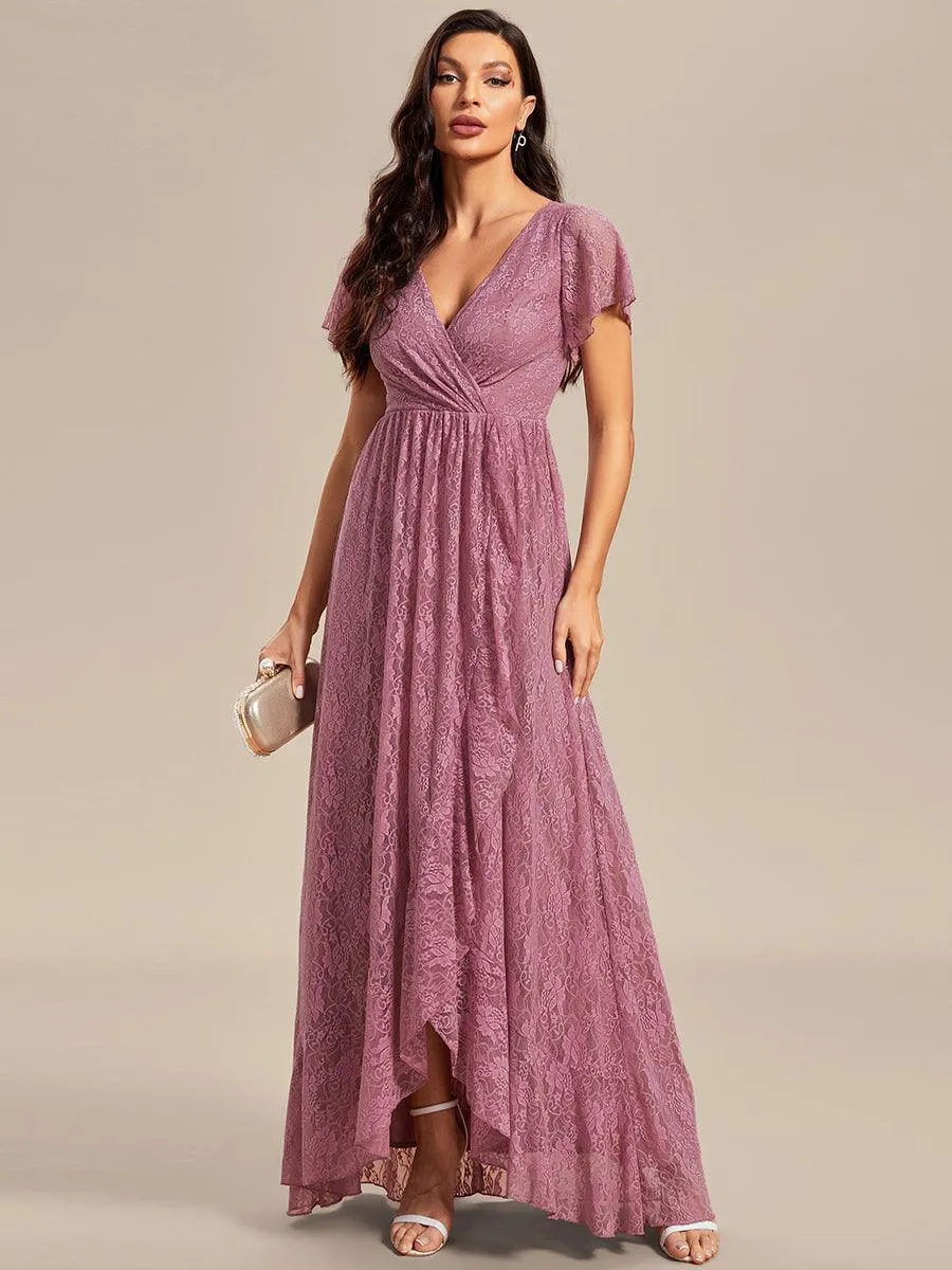 Robe d'invité en dentelle plissée à manches courtes et col V