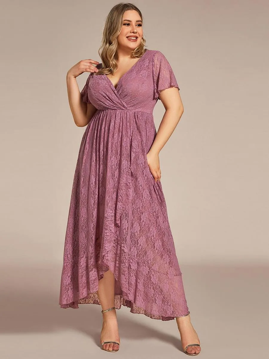 Robe d'invité en dentelle plissée à manches courtes et col V