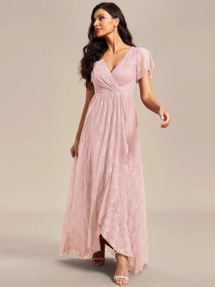 Robe d'invité en dentelle plissée à manches courtes et col V