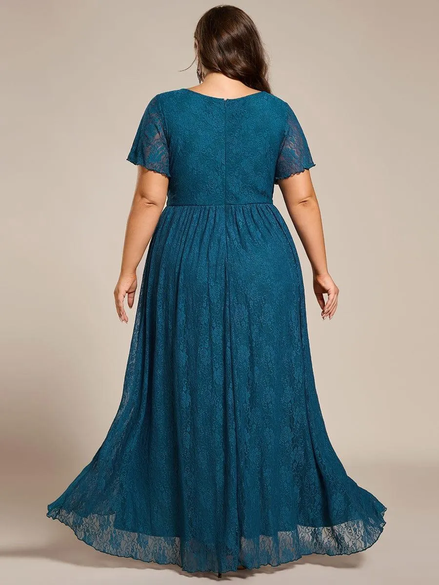 Robe d'invité en dentelle plissée à manches courtes et col V