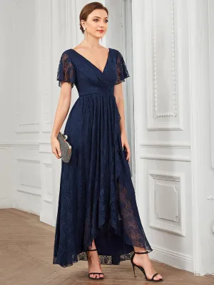 Robe d'invité en dentelle plissée à manches courtes et col V