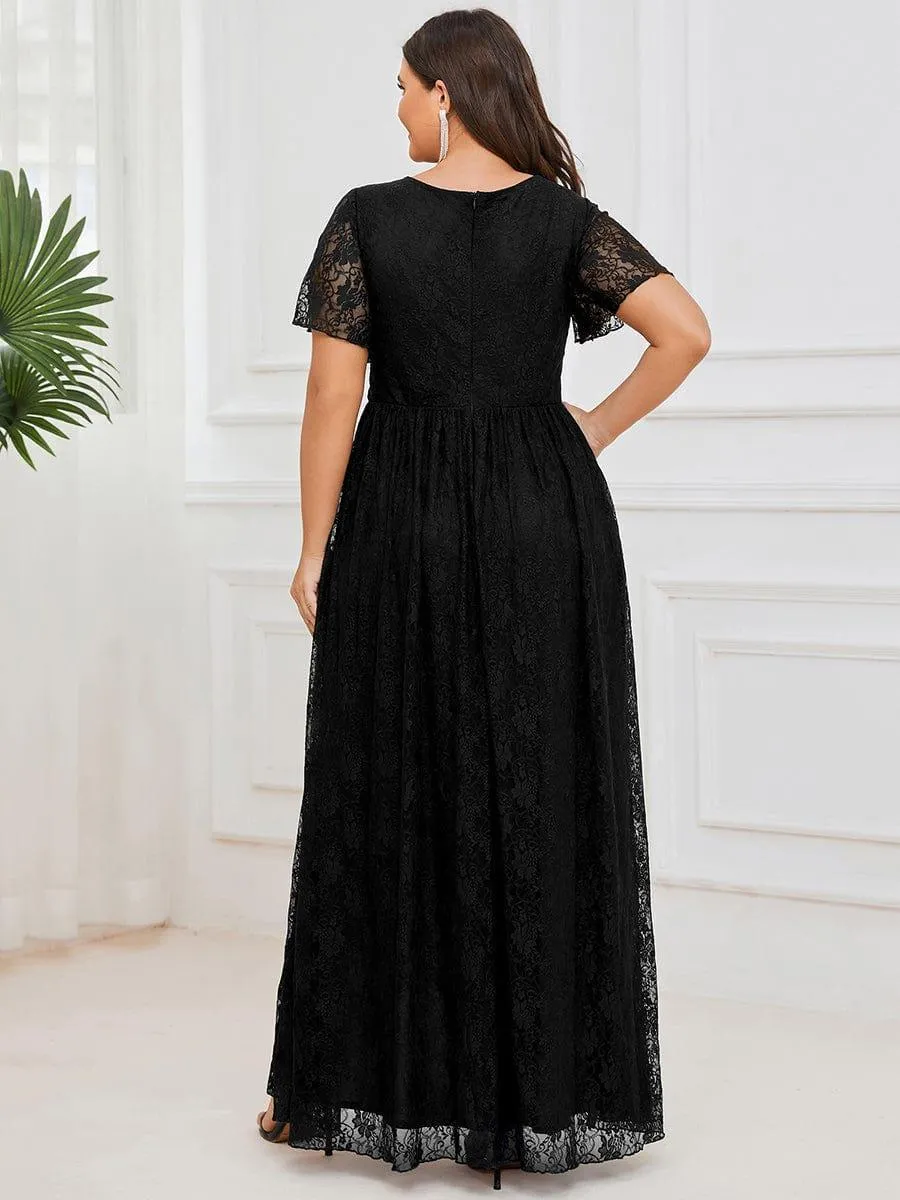 Robe d'invité en dentelle plissée à manches courtes et col V