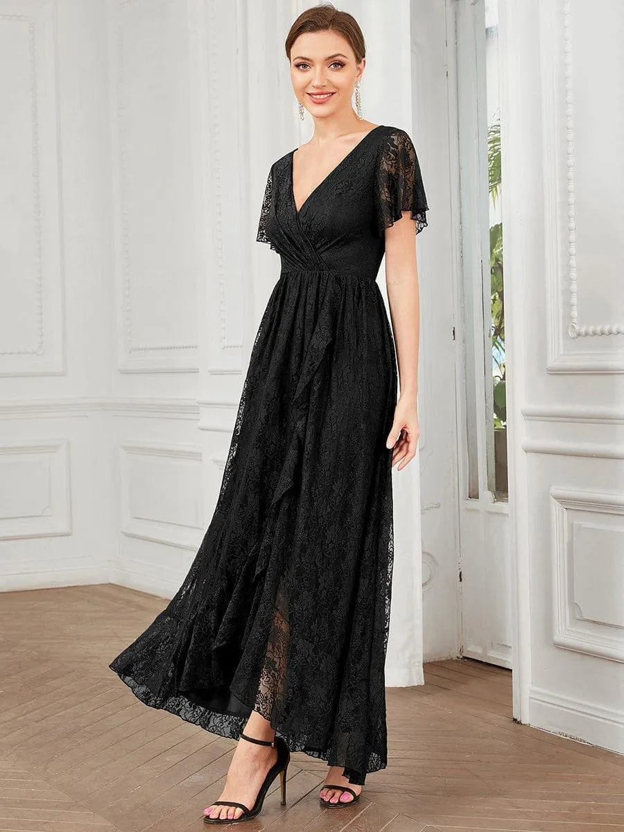 Robe d'invité en dentelle plissée à manches courtes et col V