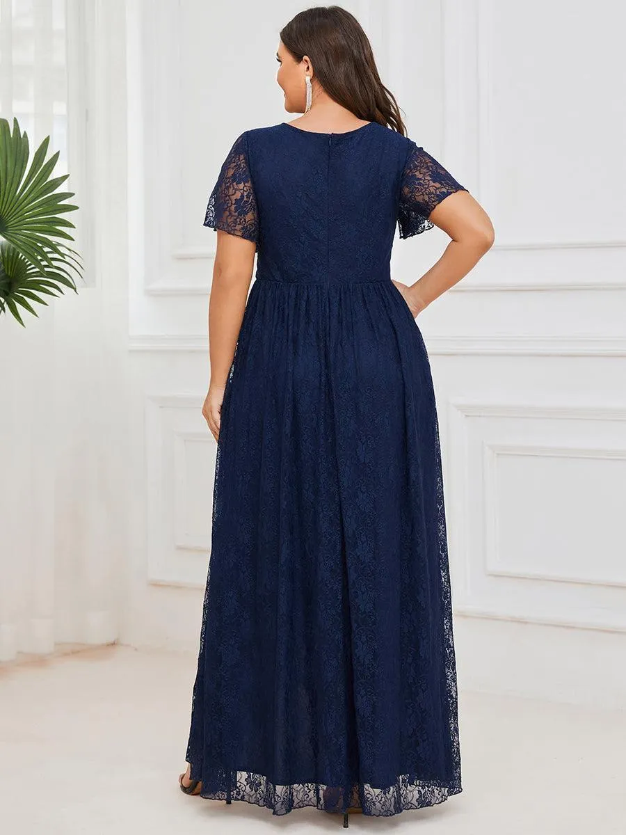 Robe d'invité en dentelle plissée à manches courtes et col V