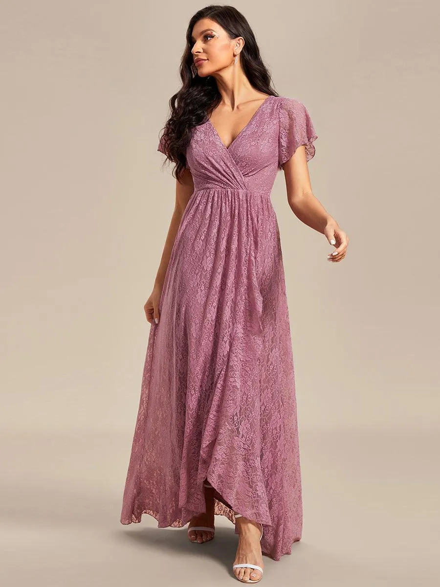 Robe d'invité en dentelle plissée à manches courtes et col V