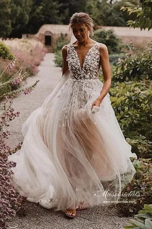 Roycebridal Modest Tulle A-line V-neck Beach Wedding Dresses With Lace Appliques, MW943