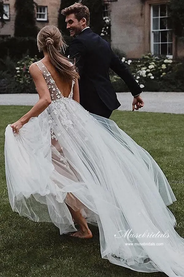 Roycebridal Modest Tulle A-line V-neck Beach Wedding Dresses With Lace Appliques, MW943