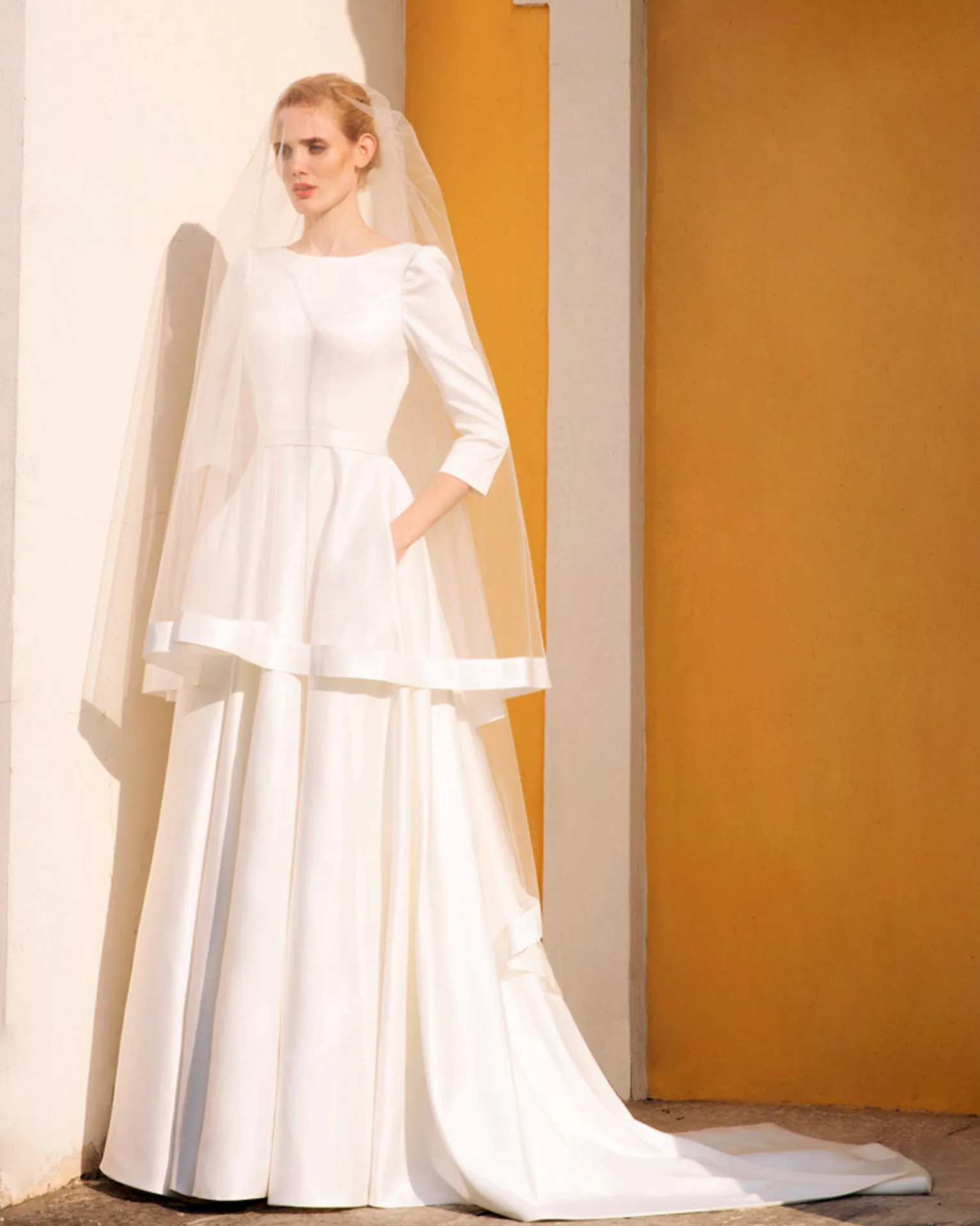 Sexy Satin Wedding Dress Open Back Modest Long Sleeve 2021 Bridal Gowns with Veils