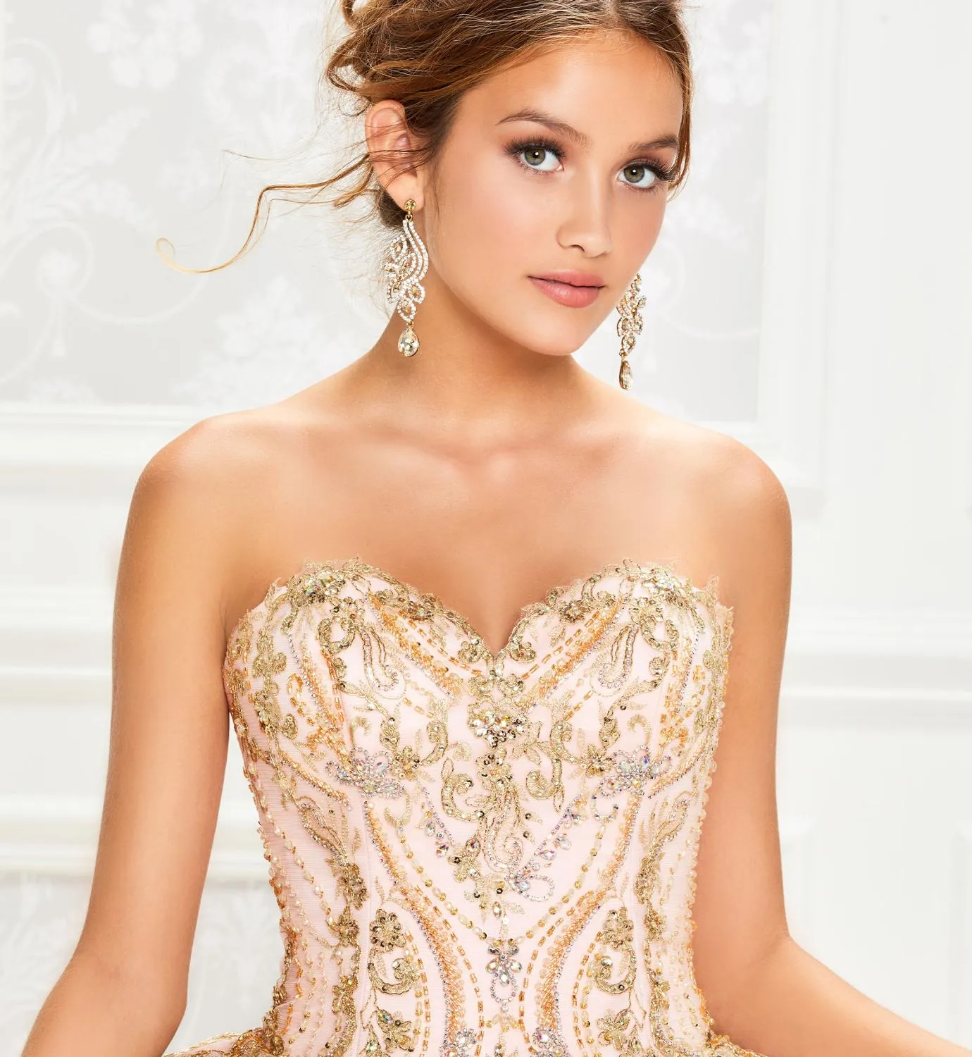 Sweetheart Quinceanera Dresses Embroidered Beaded Lace Up Ball Gown Prom Dress Corset Back Vestido De Festa Sweet 16 Dress