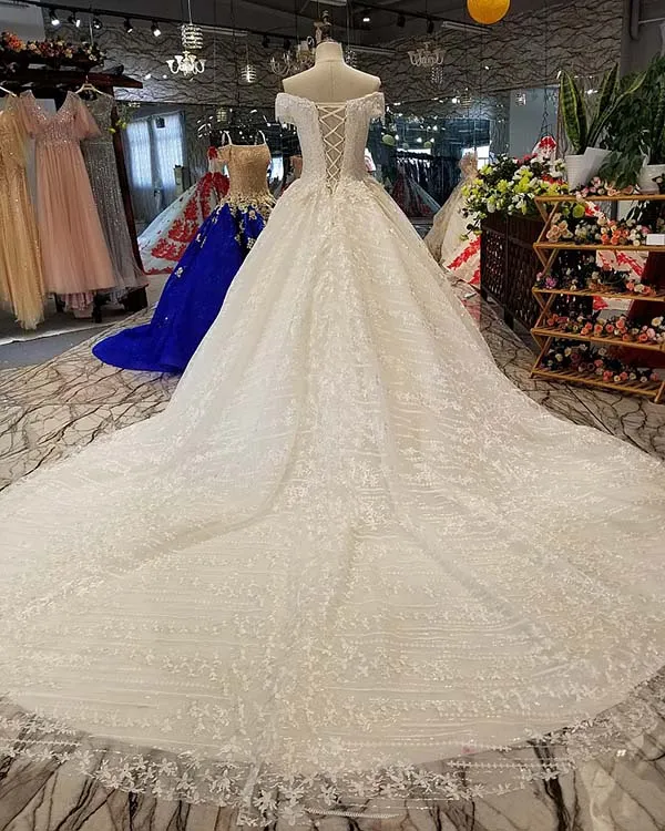 Unique Lace Wedding Dresses Ball Gown Beaded 2018 Shinny Bridal Wedding Gowns Cap Sleeve
