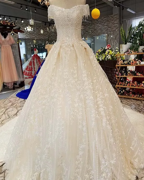 Unique Lace Wedding Dresses Ball Gown Beaded 2018 Shinny Bridal Wedding Gowns Cap Sleeve
