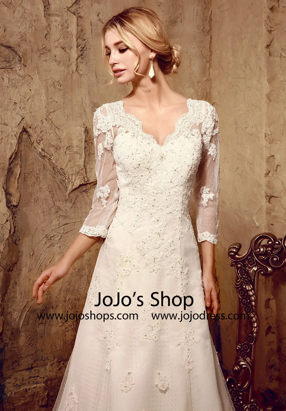 Vintage Inspired Lace Wedding Dress with Long Sleeves | HL1025