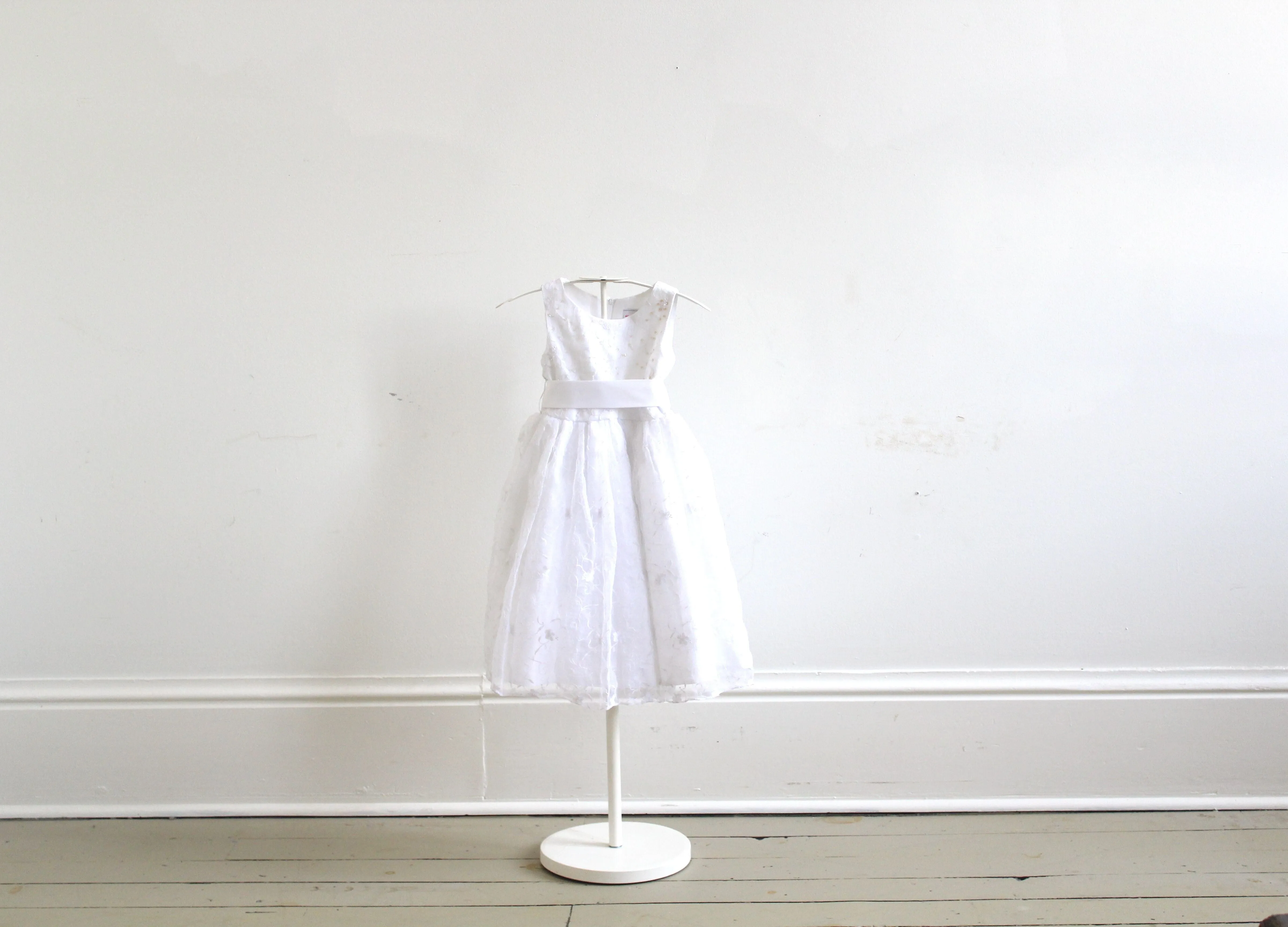White Dress 5622 Size 4