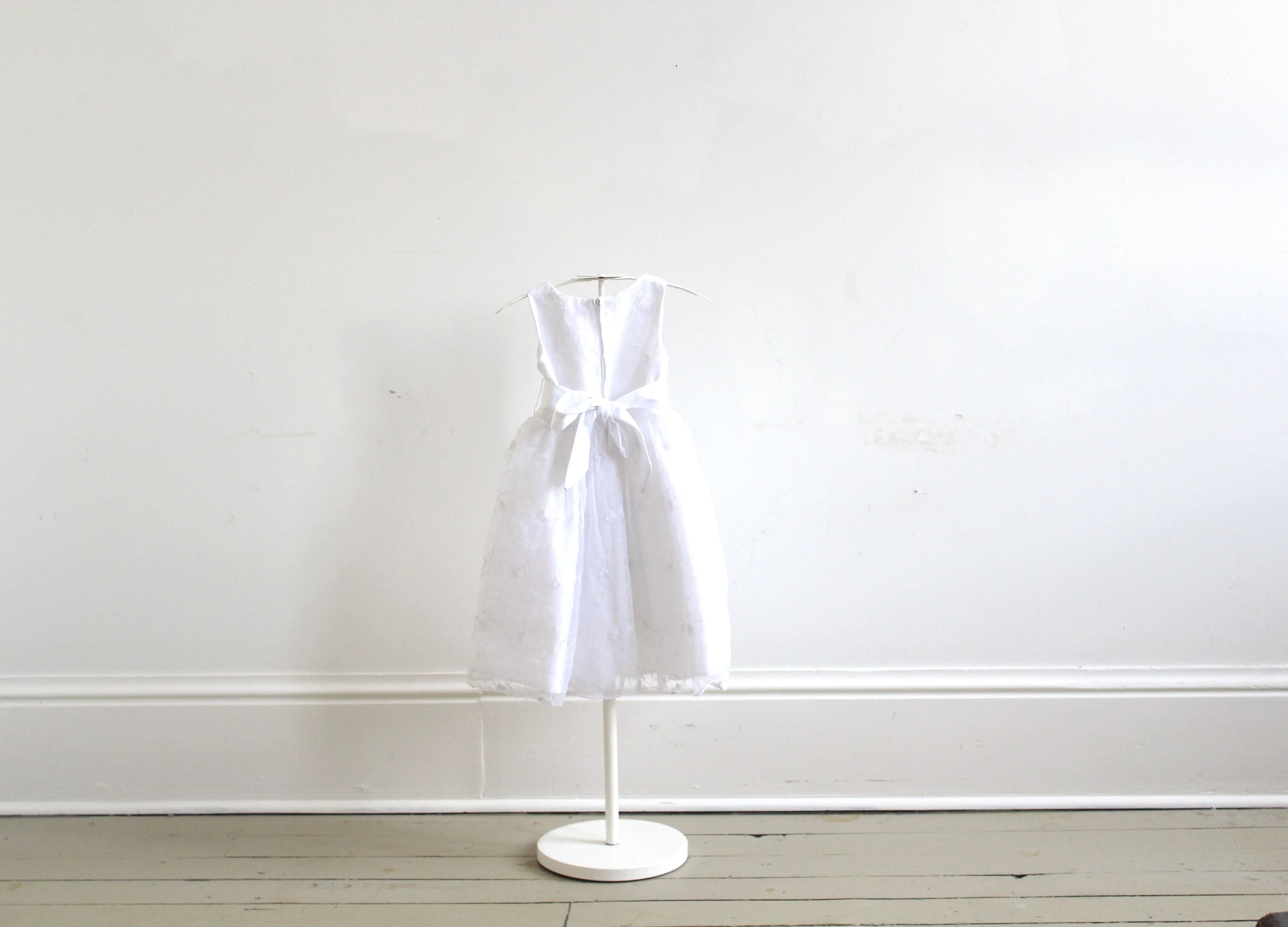 White Dress 5622 Size 4