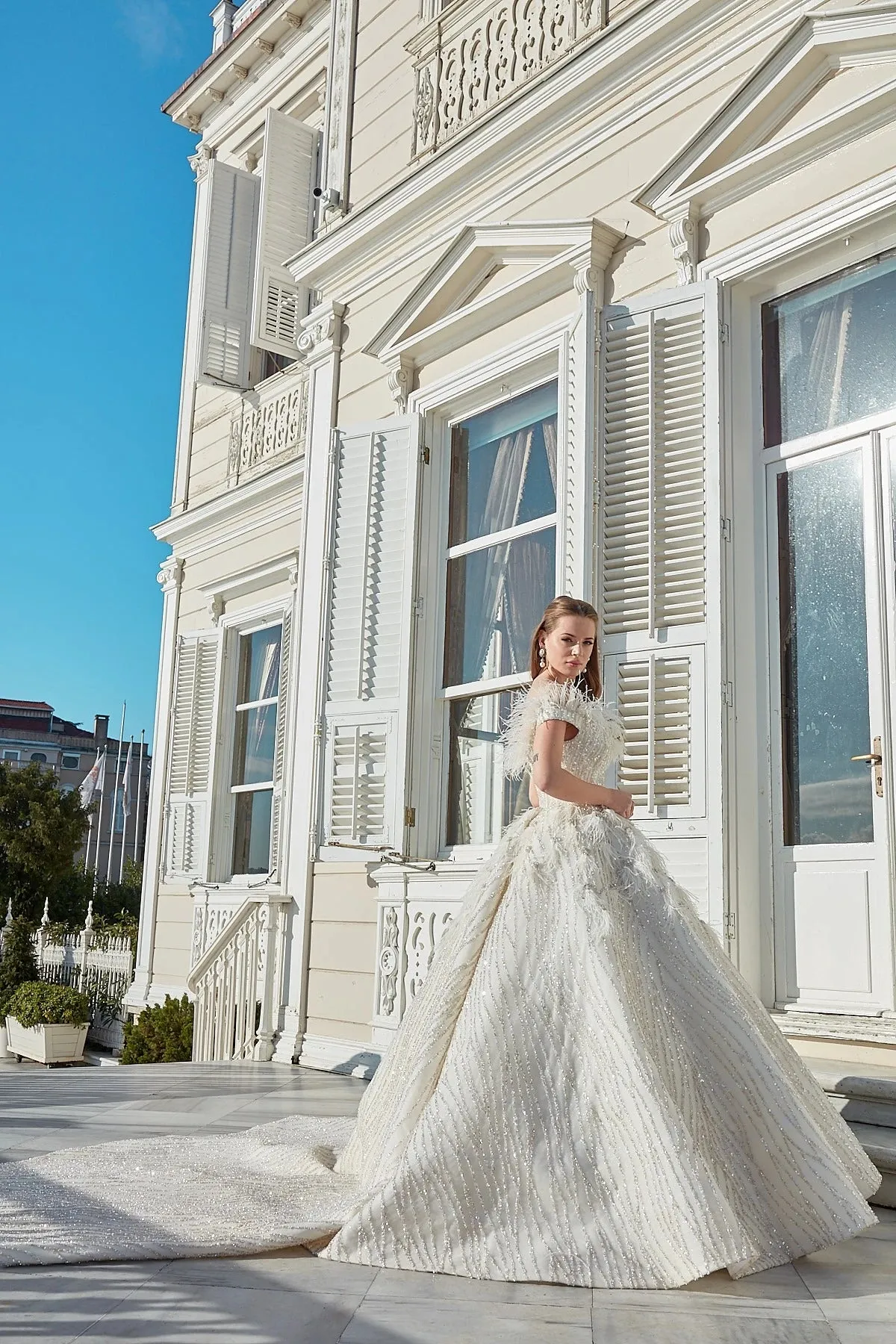 White Off-Shoulder Luxurious Wedding Gown for Bride